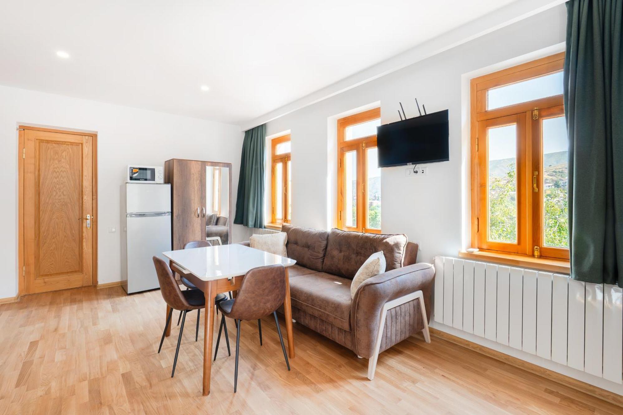 Guli Of - River View Duplex In Historic Center Апартаменты *
