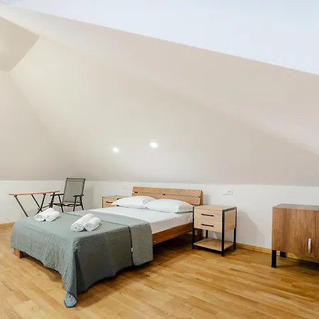 Guli Of Tbilisi - River View Duplex Apartment In Historic City Center 外观 照片