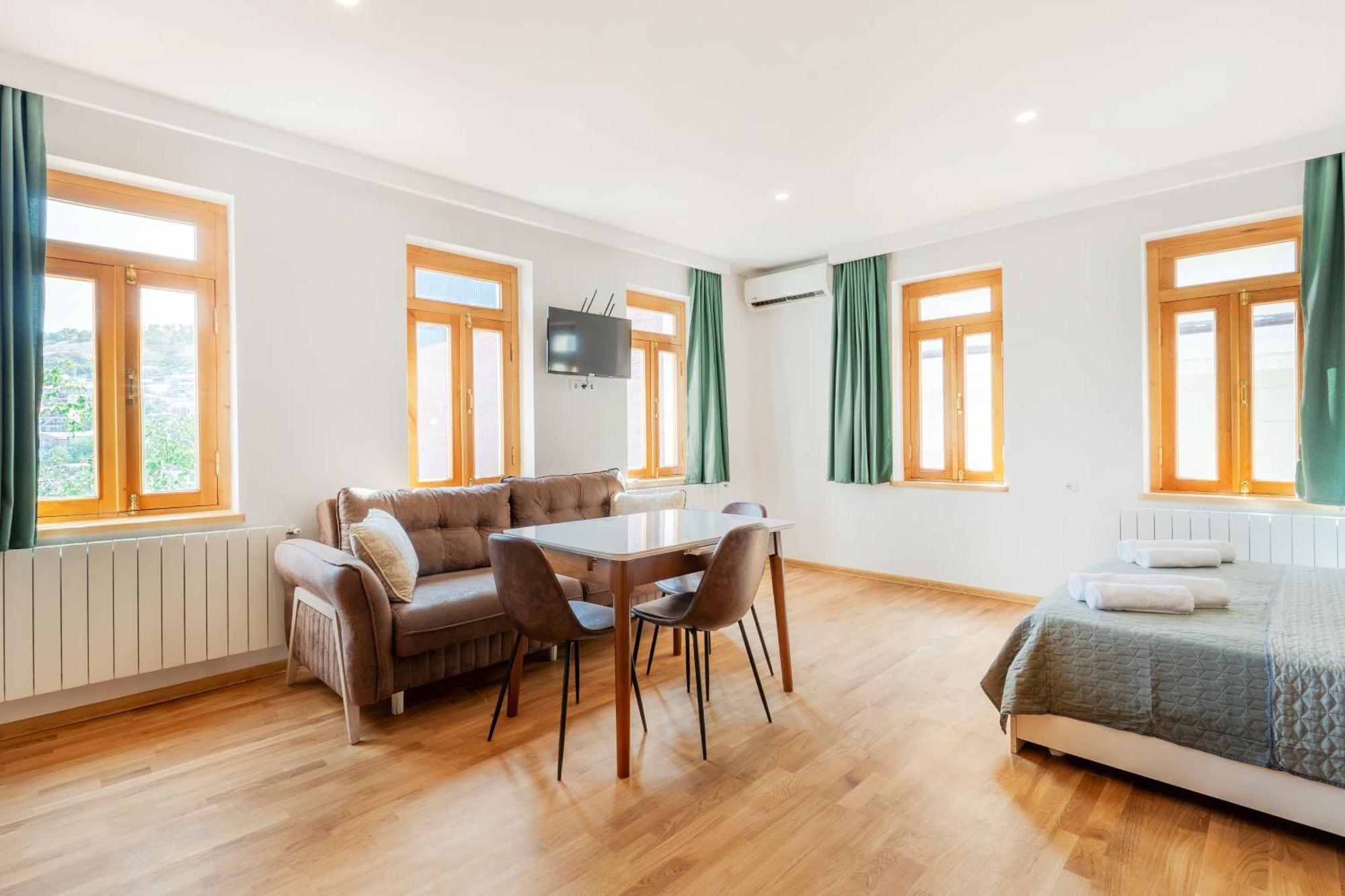 Guli Of - River View Duplex In Historic Center Tbilisi